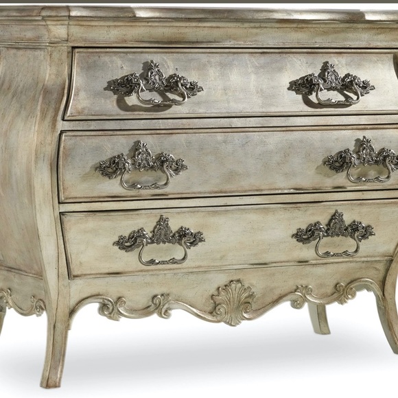 HOOKER Sanctuary Silver and Beige Upholstered Panel Bedroom Set - Picture 3 of 15